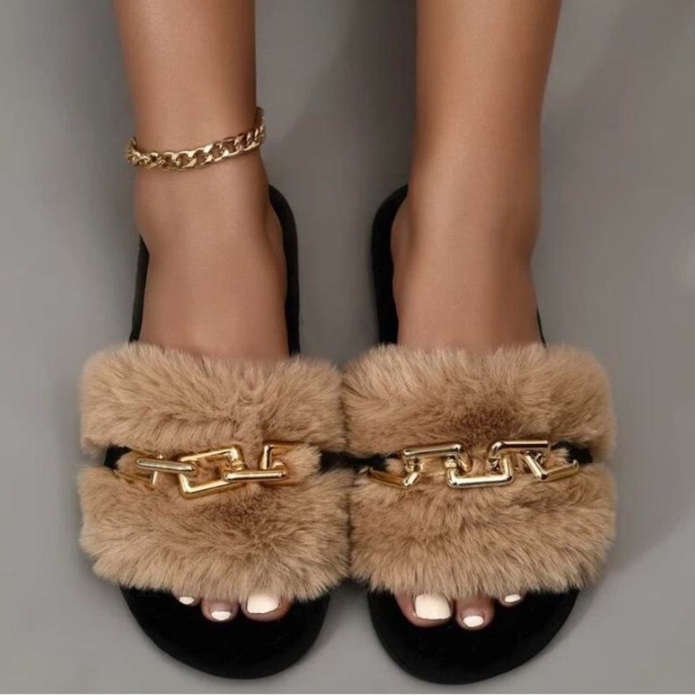 Faux Fur Chain Accent Slides
